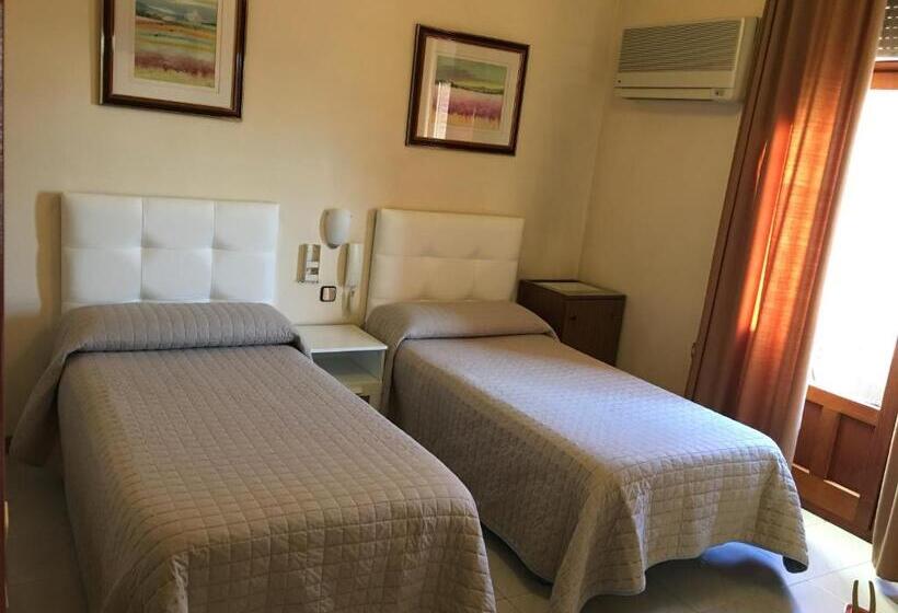 فندق Hostal Cervantes