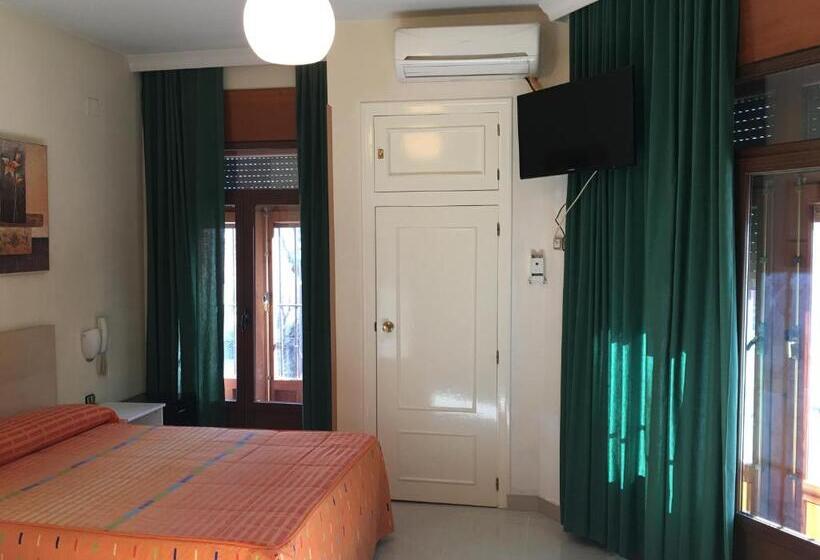 فندق Hostal Cervantes