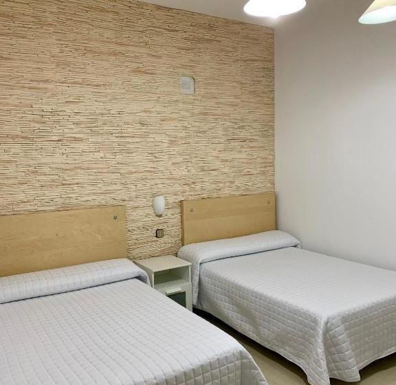 فندق Hostal Cervantes