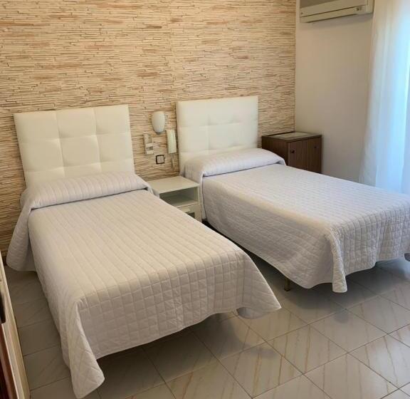 فندق Hostal Cervantes