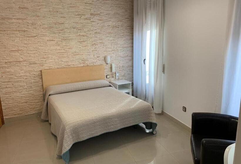 فندق Hostal Cervantes