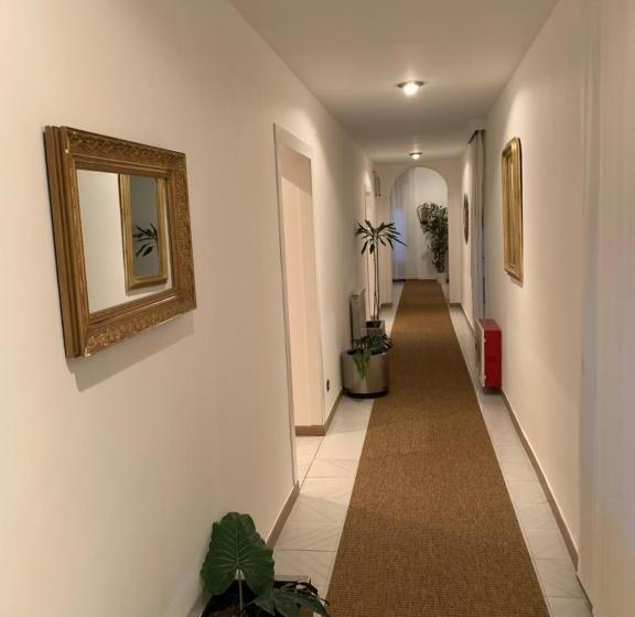 فندق Hostal Cervantes