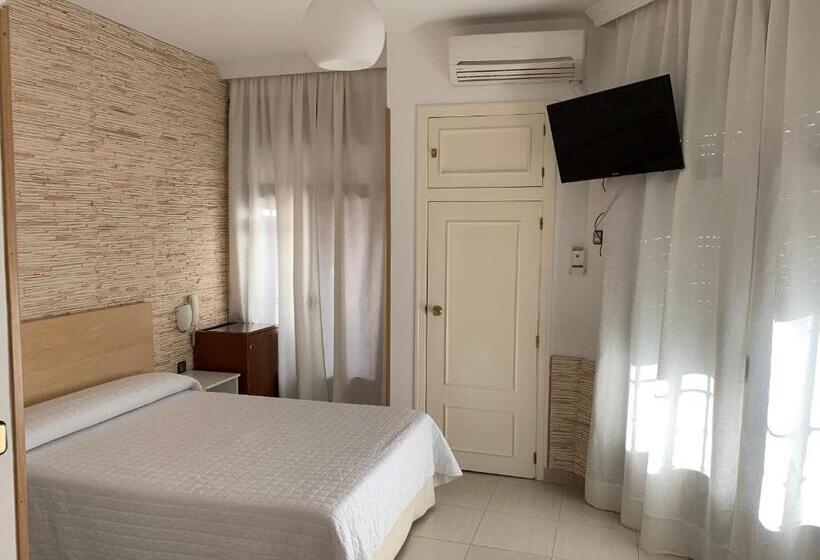 فندق Hostal Cervantes