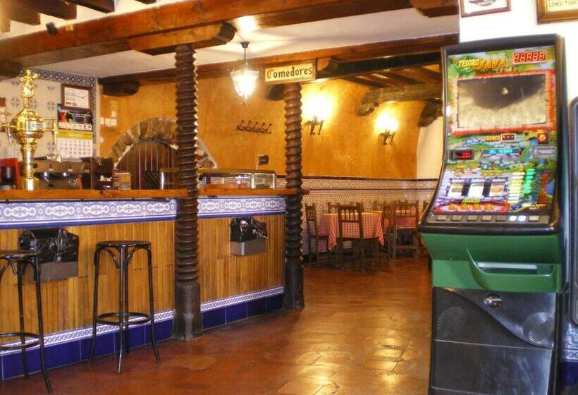 هتل Hostal Chinchon