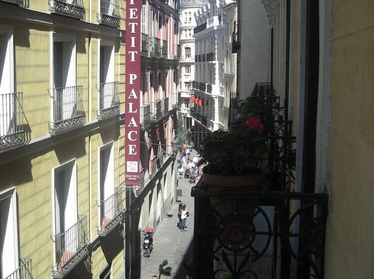 هتل Hostal Comercial