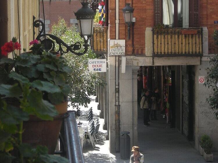 هتل Hostal Comercial