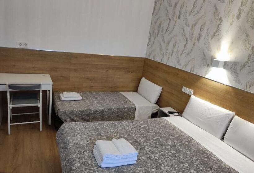 هتل Hostal Comercial