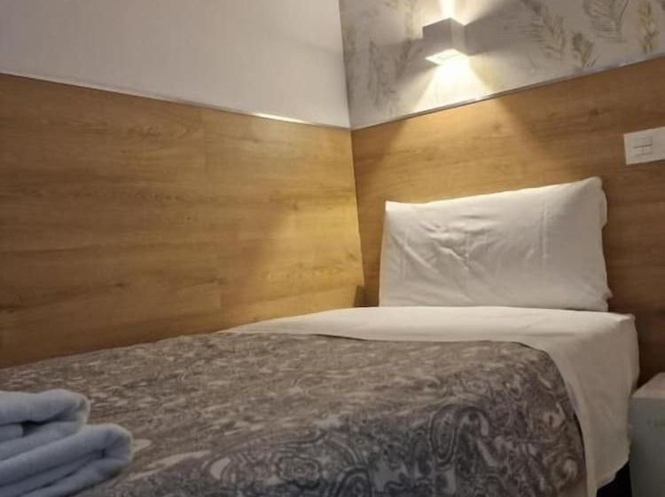 هتل Hostal Comercial