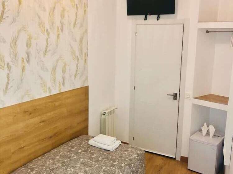 هتل Hostal Comercial