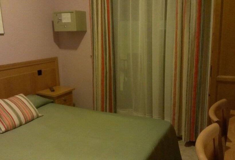 هتل Hostal Cruz Sol