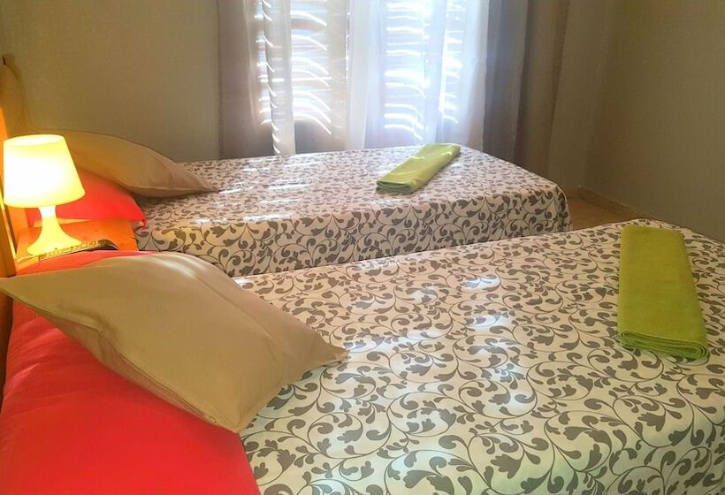 ホテル Hostal El Peine