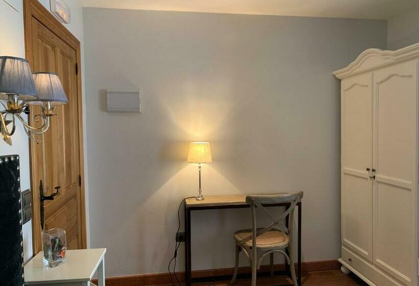 هتل Hostal El Resbalon