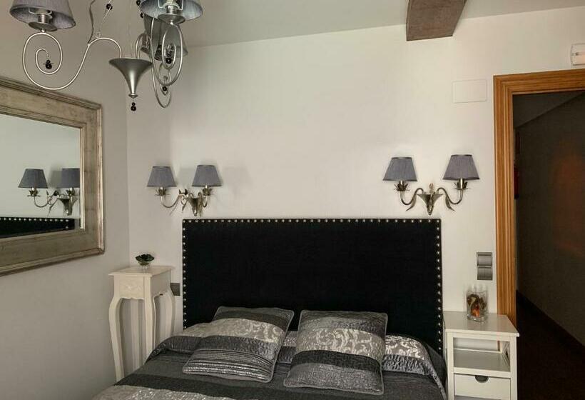 هتل Hostal El Resbalon