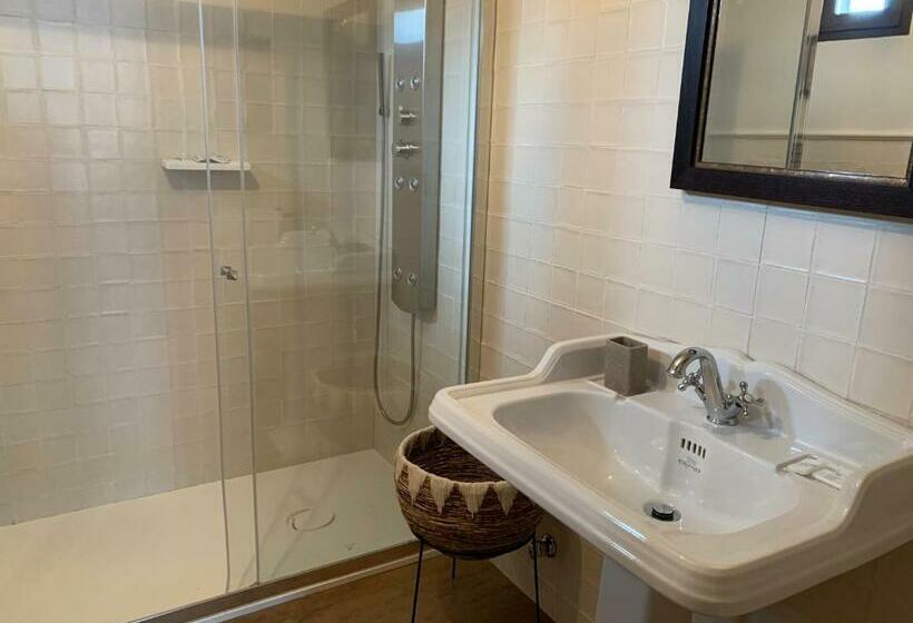 هتل Hostal El Resbalon