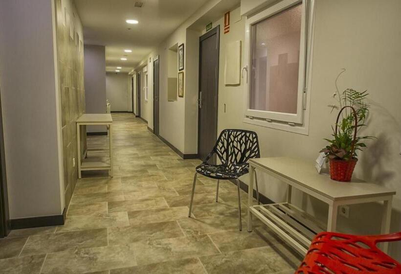 호텔 Hostal Elvira