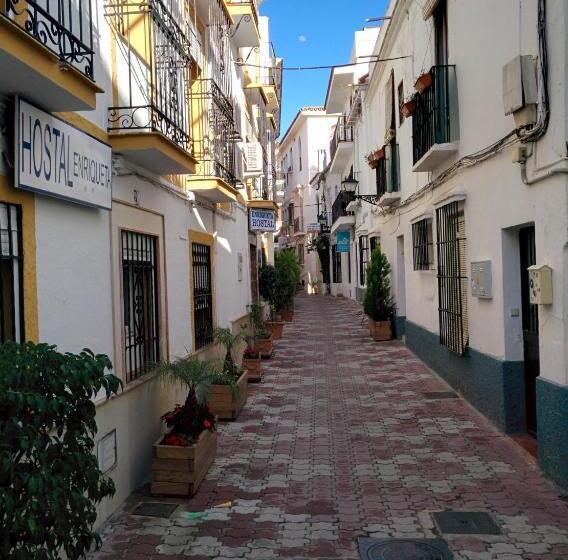 Отель Hostal Enriqueta