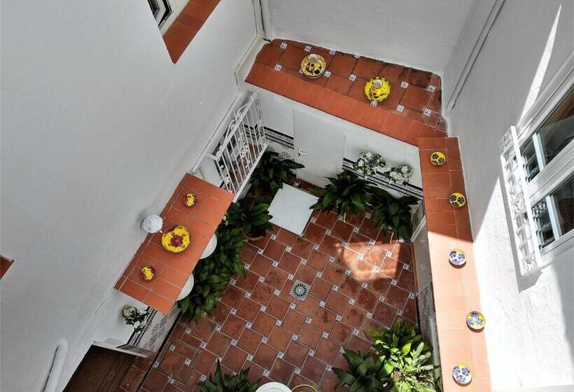 Отель Hostal Enriqueta