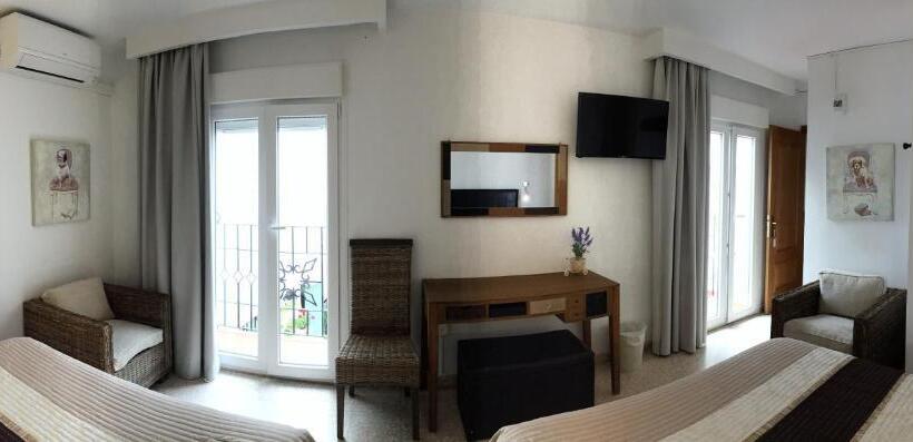 Отель Hostal Enriqueta