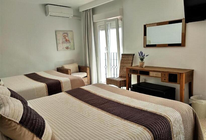 Отель Hostal Enriqueta