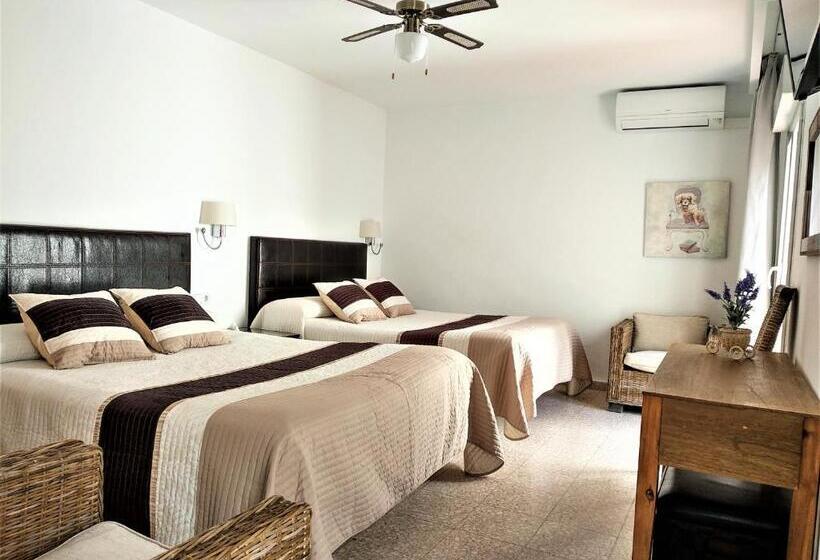 Отель Hostal Enriqueta