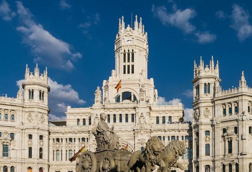 هتل Hostal Esmeralda