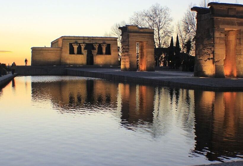 هتل Hostal Esmeralda