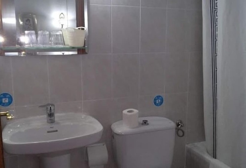 هتل Hostal Esmeralda