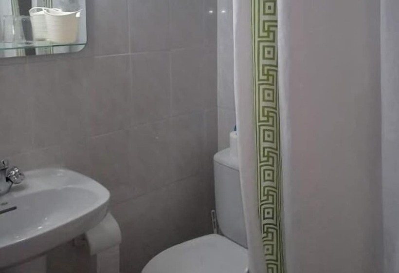 هتل Hostal Esmeralda