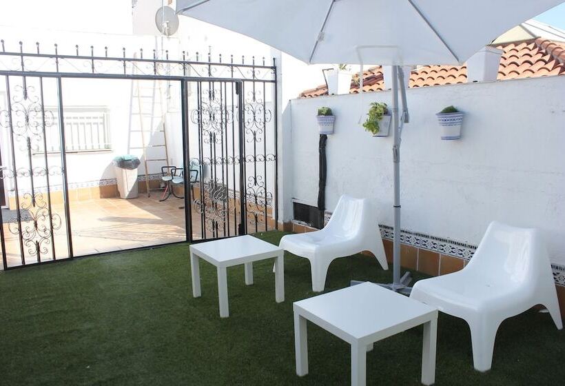 هتل Hostal Falfes