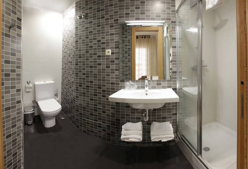 هتل Hostal Falfes