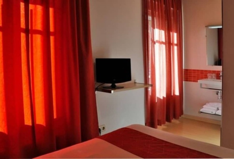 هتل Hostal Falfes