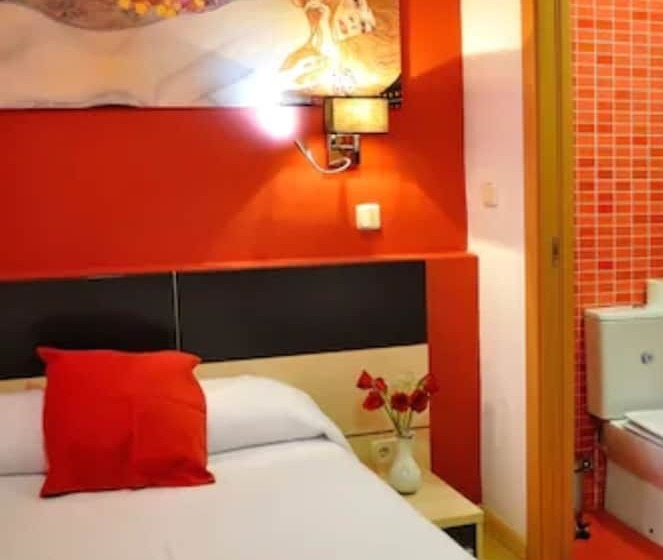 هتل Hostal Falfes