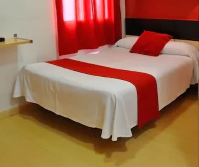 هتل Hostal Falfes