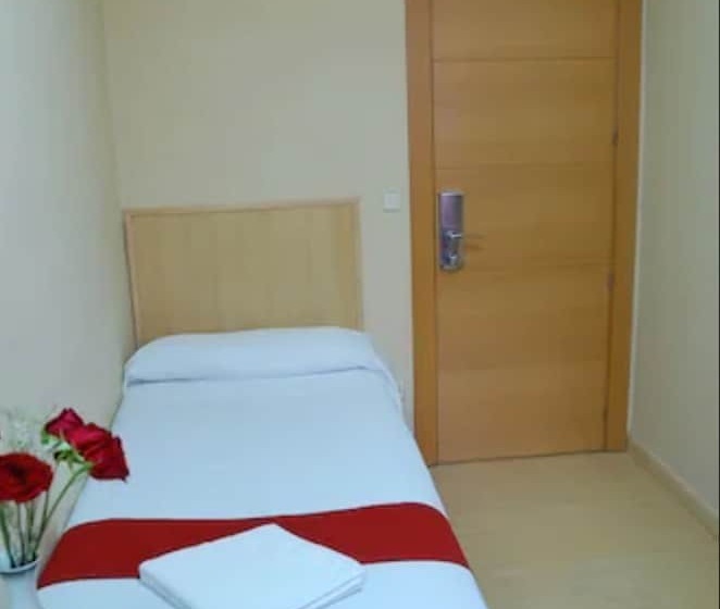 هتل Hostal Falfes