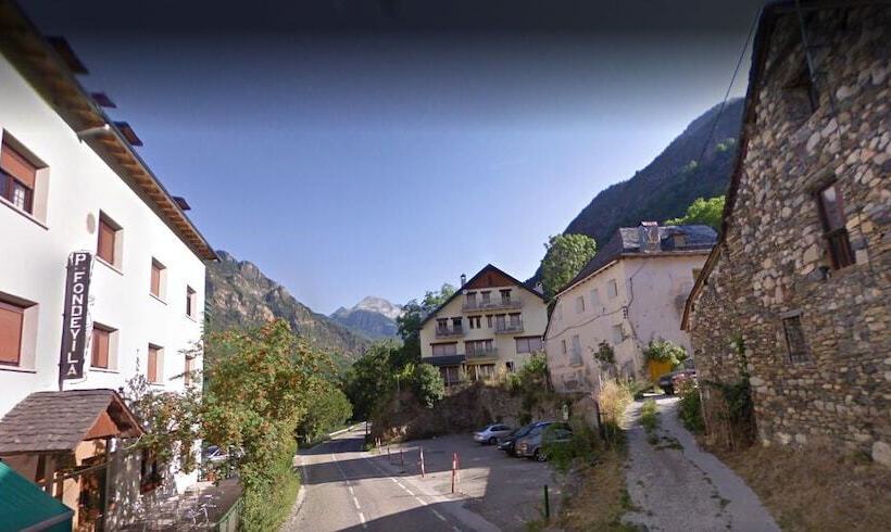 فندق Hostal Fondevila