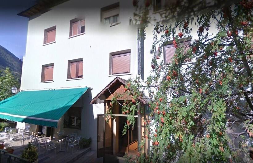 فندق Hostal Fondevila