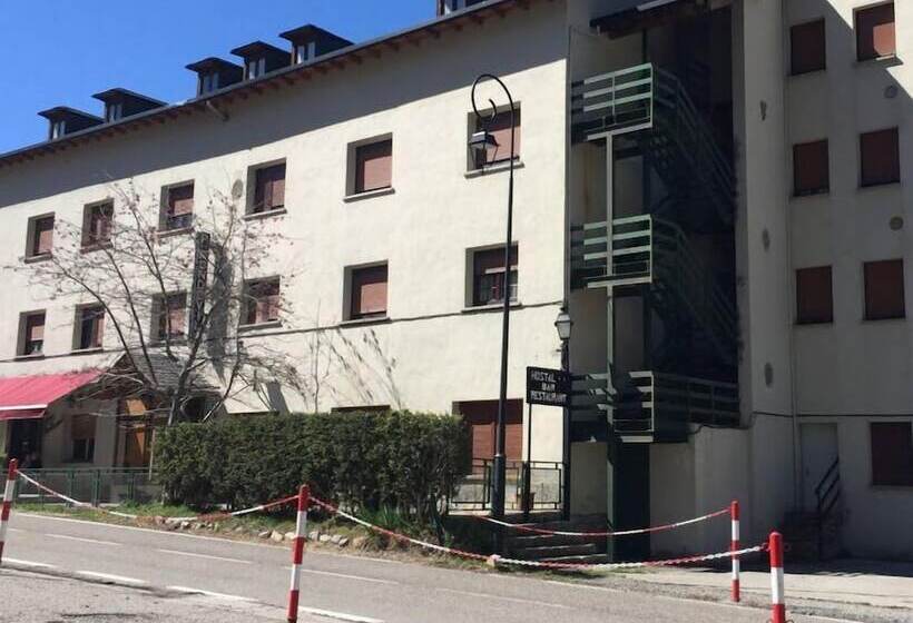 فندق Hostal Fondevila
