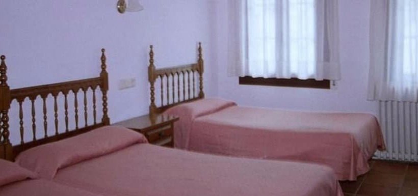 فندق Hostal Fondevila