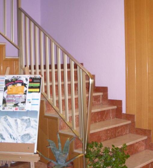 فندق Hostal Fondevila