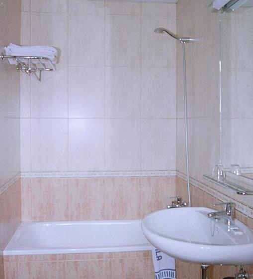 فندق Hostal Fondevila