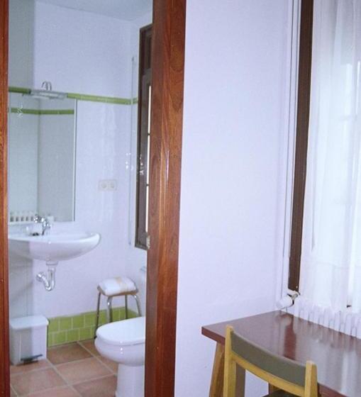 فندق Hostal Fondevila