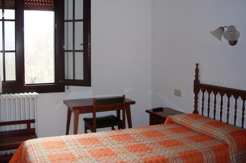 فندق Hostal Fondevila