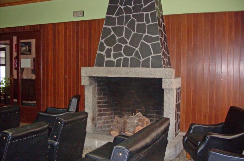 فندق Hostal Fondevila