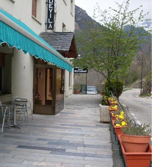 فندق Hostal Fondevila