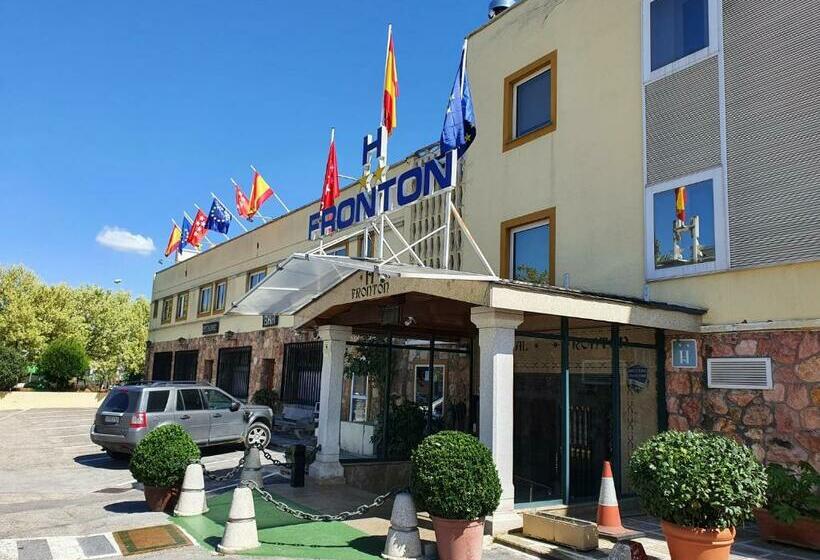 هتل Hostal Fronton