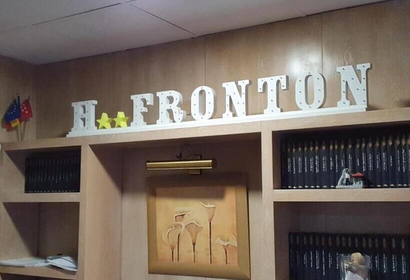هتل Hostal Fronton