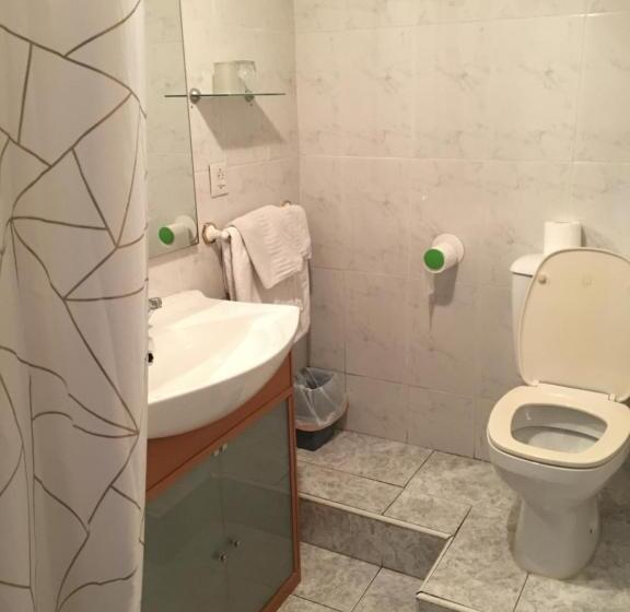 هتل Hostal Hilton