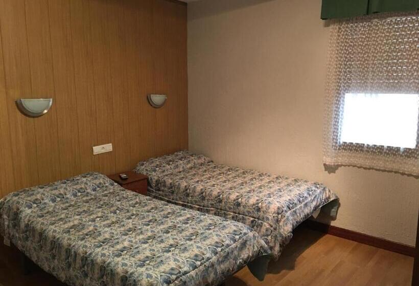 هتل Hostal Hilton