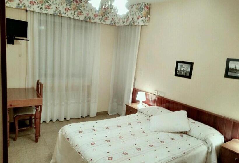 هتل Hostal Mayo