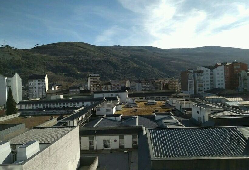 هتل Hostal Mayo